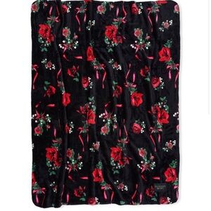 Victoria's Secret NEW Floral Print Victoria’s Secret logo fleece Blanket